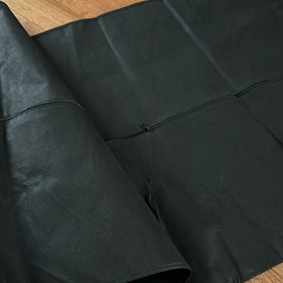 Net-A-porter black hamper with the zipper - Picture 2 of 2